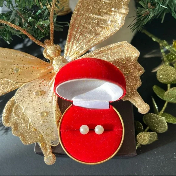 Vintage 14K Yellow Gold Petite Real Freshwater Pearl Stud Earrings size 6 mm - Picture 1 of 7